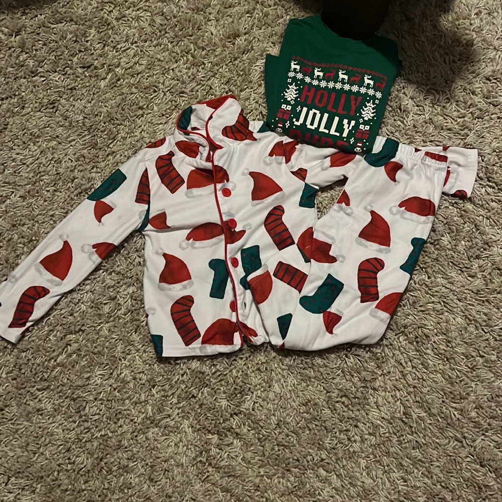 5T Christmas button PJs hats and stockings/ green long sleeve